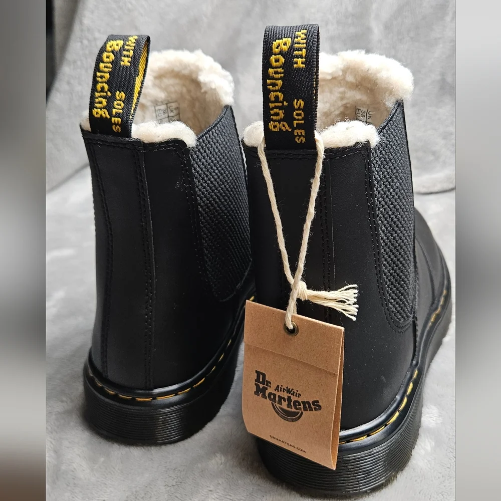 Dr. Martens Chelsea Boots Faux Fur Lined Black Leather Women’s Size 6